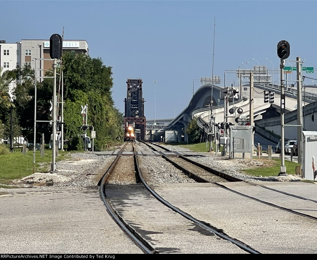 CSX 4048